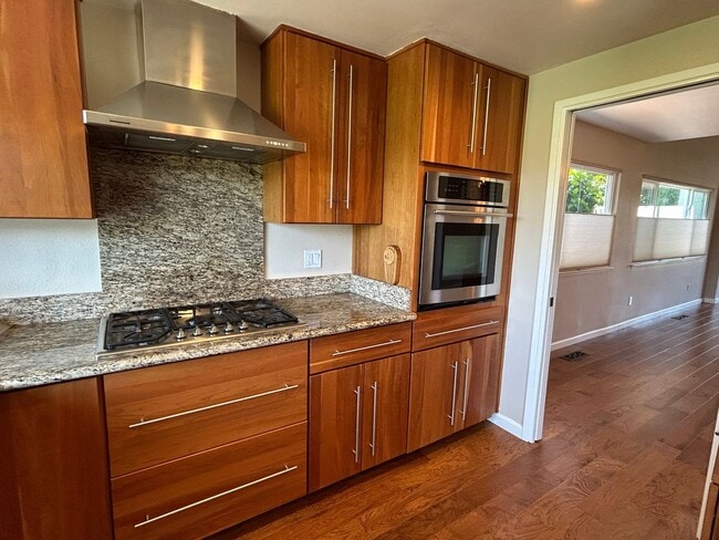 Building Photo - 329 Oak Leaf Cir