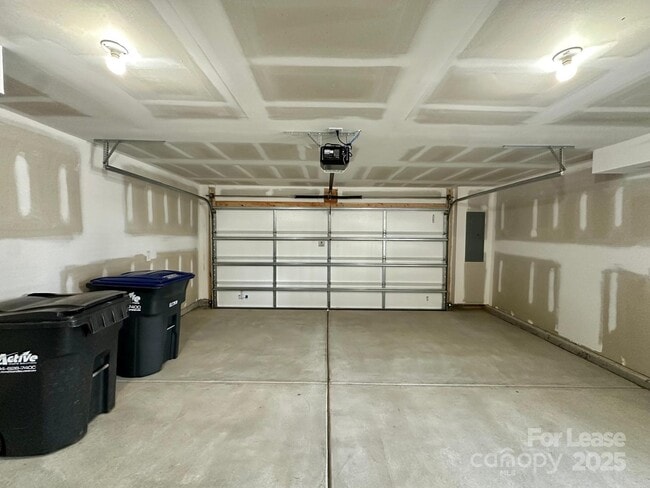 Building Photo - 1556 Blanche St