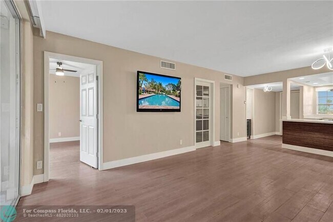 Building Photo - 3051 S Palm Aire Dr