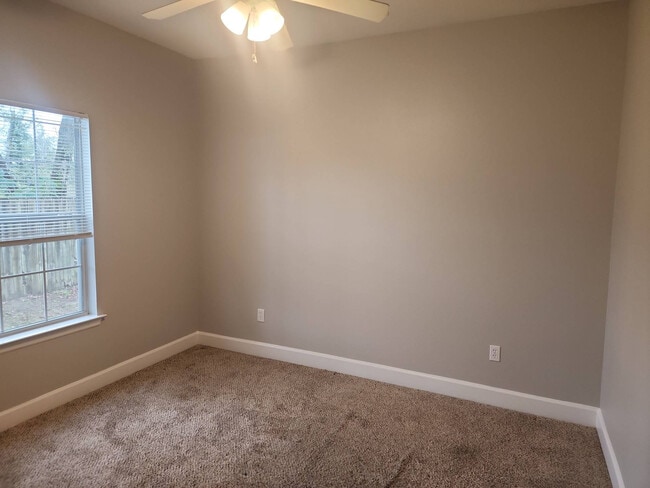 Building Photo - 7 6th Ave