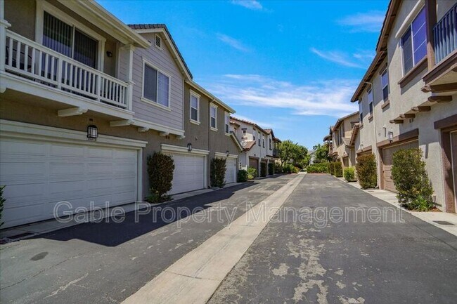 Building Photo - 27448 Coldwater Dr