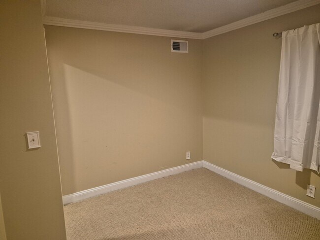 Building Photo - 803 S Medford Cir