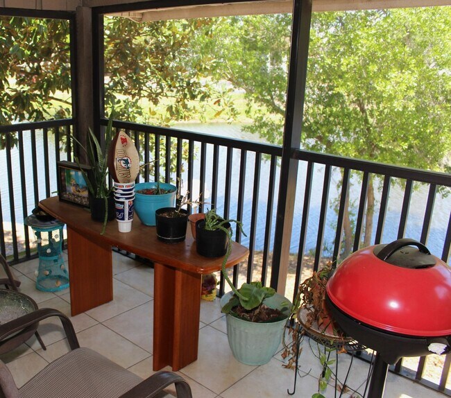 Building Photo - Lovely home in  Windhover Condos