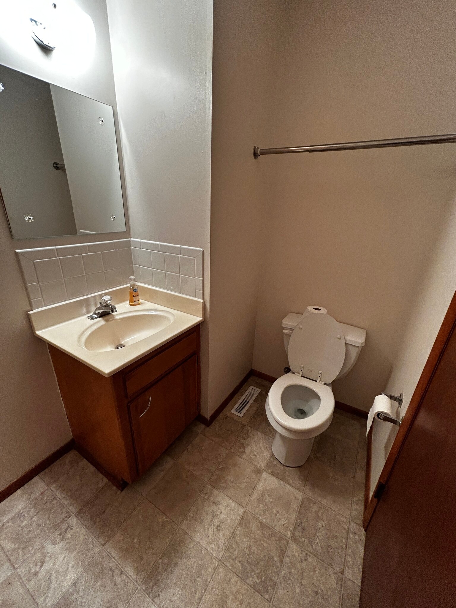 1/2 bath / laundry room - 537 E Glenwood St