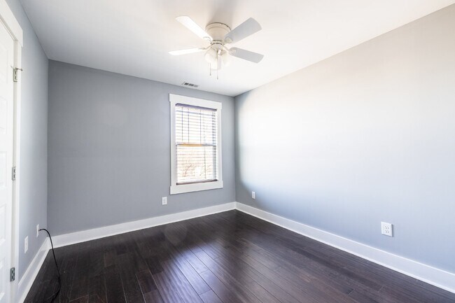 Building Photo - **NOW AVAILABLE FOR SHOWINGS**  Beautiful Home for Lease in Sylvan Heights!