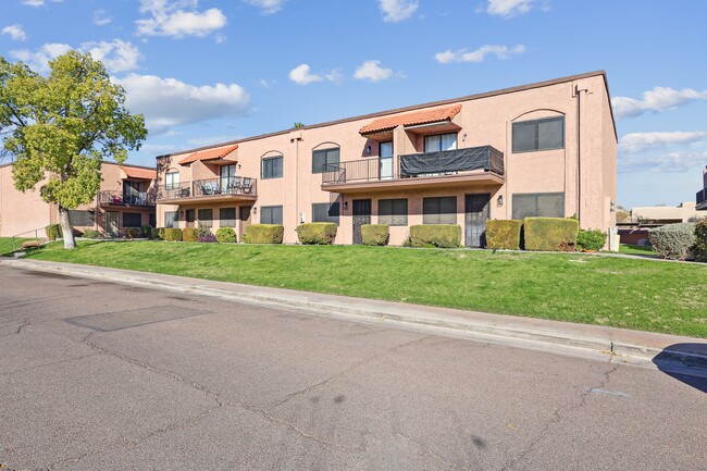 Building Photo - Las Palmas Townhomes