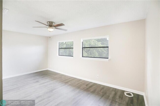 Building Photo - 4161 NW 114th Ave