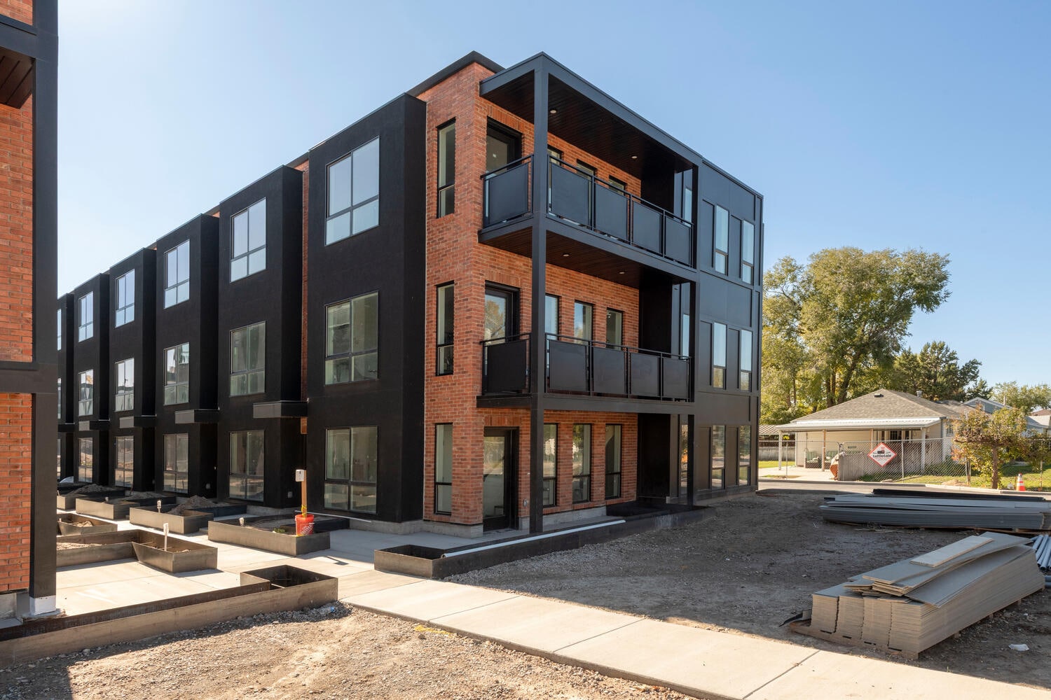 Building Photo - 884 E Rowley Dr