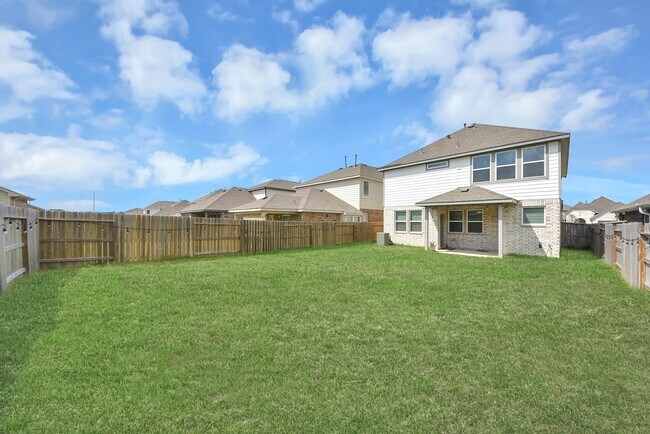 Building Photo - 21223 Shr Blf Dr