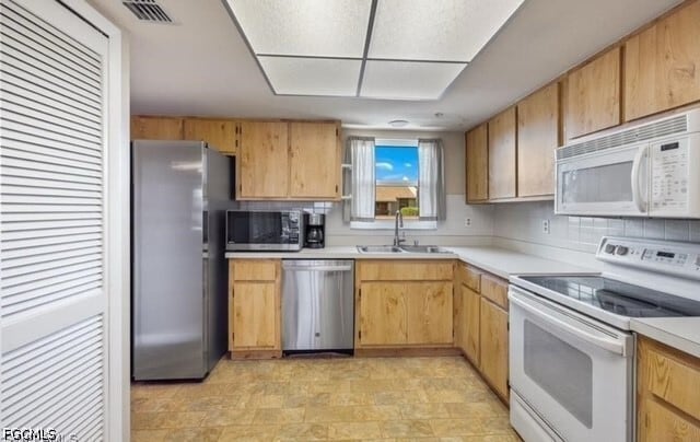 Building Photo - 15390 Moonraker Ct