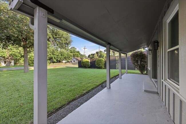 Building Photo - 2263 Briarcliff Dr