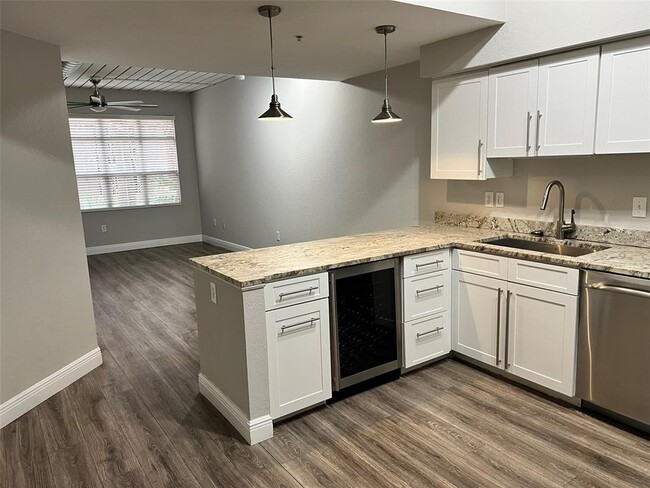 Building Photo - 2411 W Horatio St