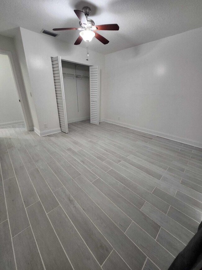Building Photo - 16930 W Brighton Dr