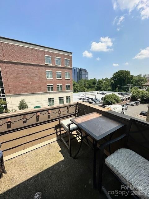 Building Photo - 1109 E Morehead St