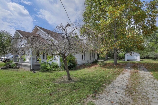 Building Photo - 308 Elm Ave