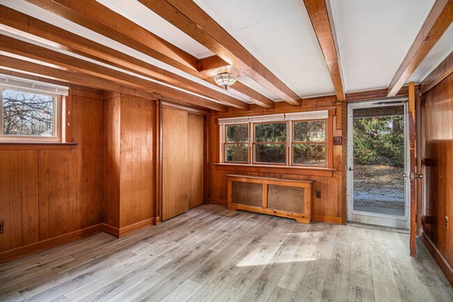 Building Photo - Charming 3-Bedroom Home in Quiet Neighborhood