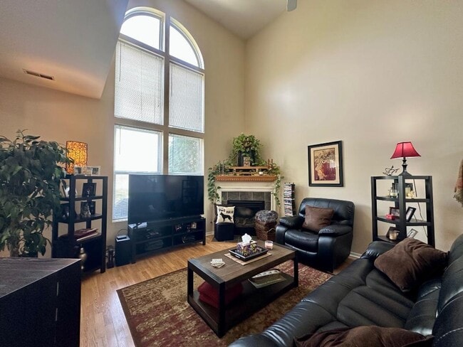 Building Photo - 3334 Bromley Ln