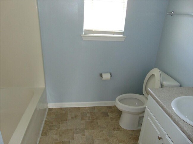 Building Photo - 611 Dove Ln