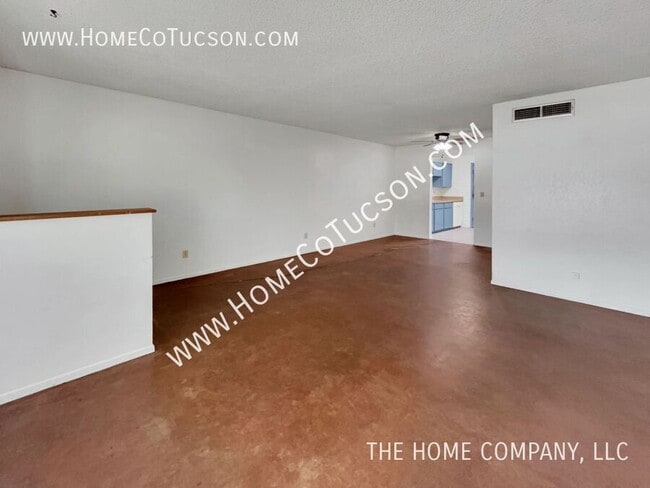 Building Photo - 1727 E Adelaide Dr