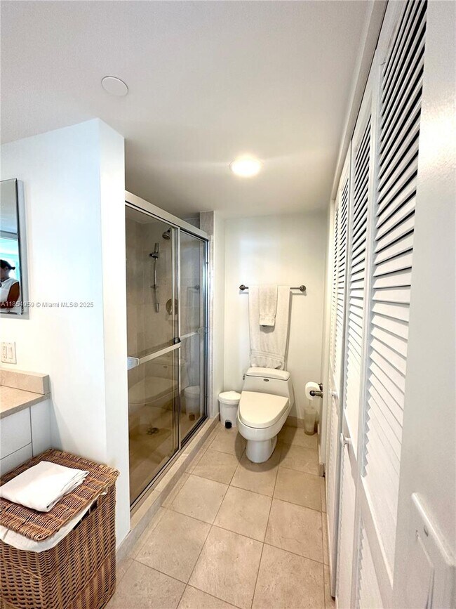 Building Photo - 16500 Collins Ave