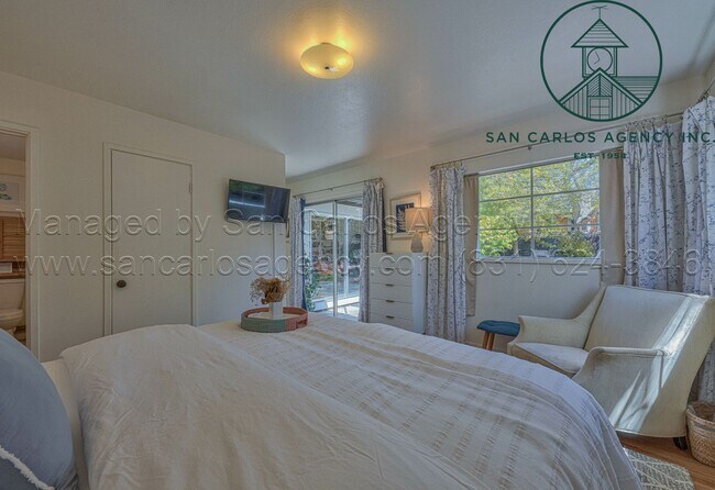 Building Photo - Furnished Two Bedroom Carmel Cottage