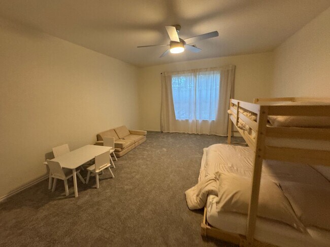 Building Photo - GATED COMMUNITY  |  STONE OAK  |  4 BEDROOMS + HUGE LOFT  |  SMALL LOFT/NURSERY/OFFICE/  |  EXCEL...