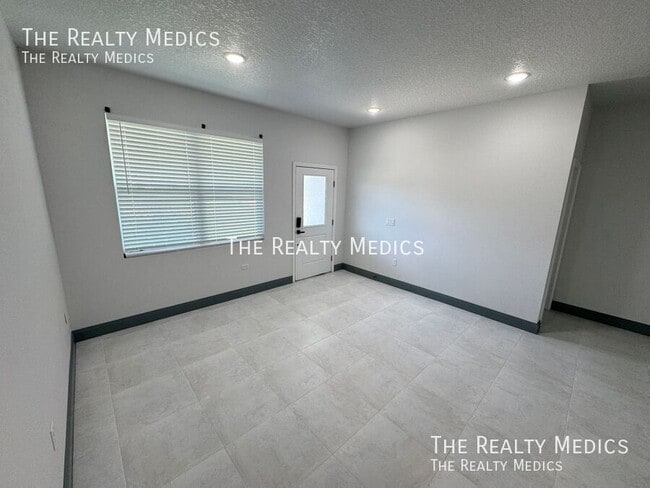 Building Photo - 2226 Rock Dr