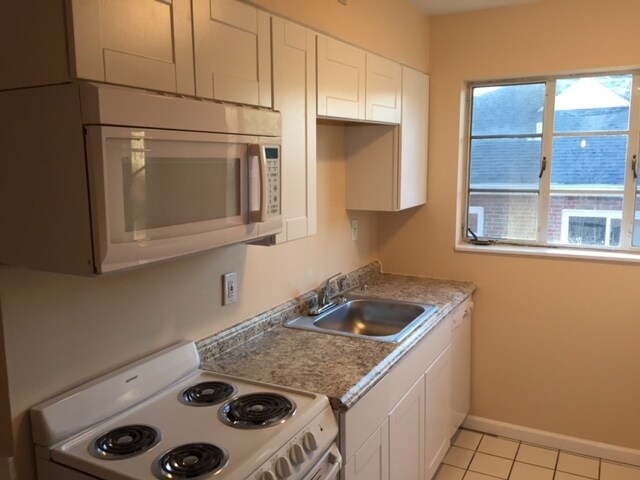 Building Photo - 18 Requardt Ln