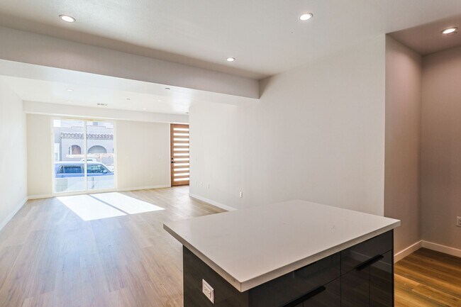Building Photo - 5515 Glennie Ln