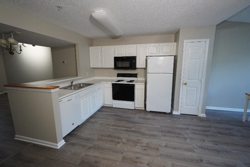 Building Photo - 7480 Catterick Ct