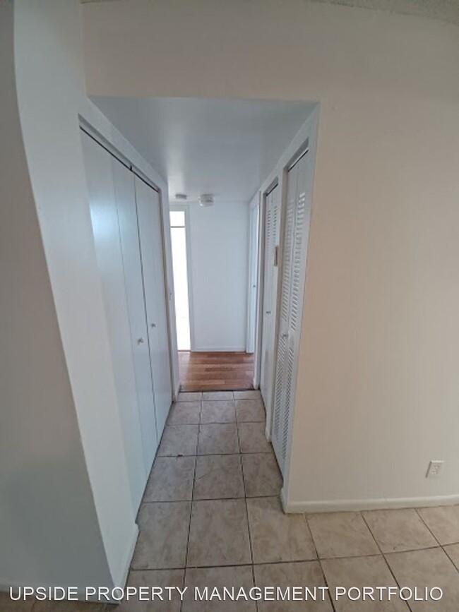 Building Photo - 2820 Somerset Dr