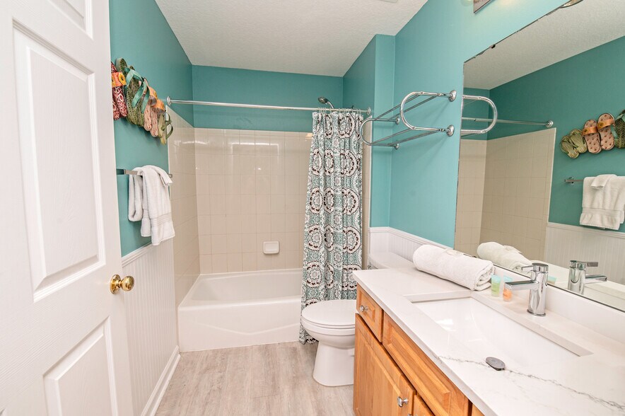 Building Photo - 285 Atlantis Cir