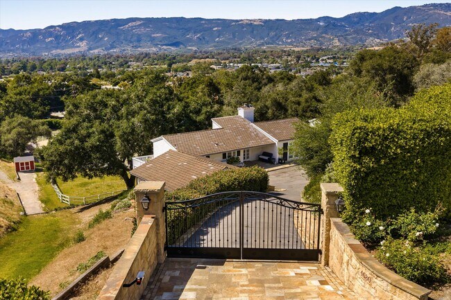 Building Photo - 4680 Via Carretas