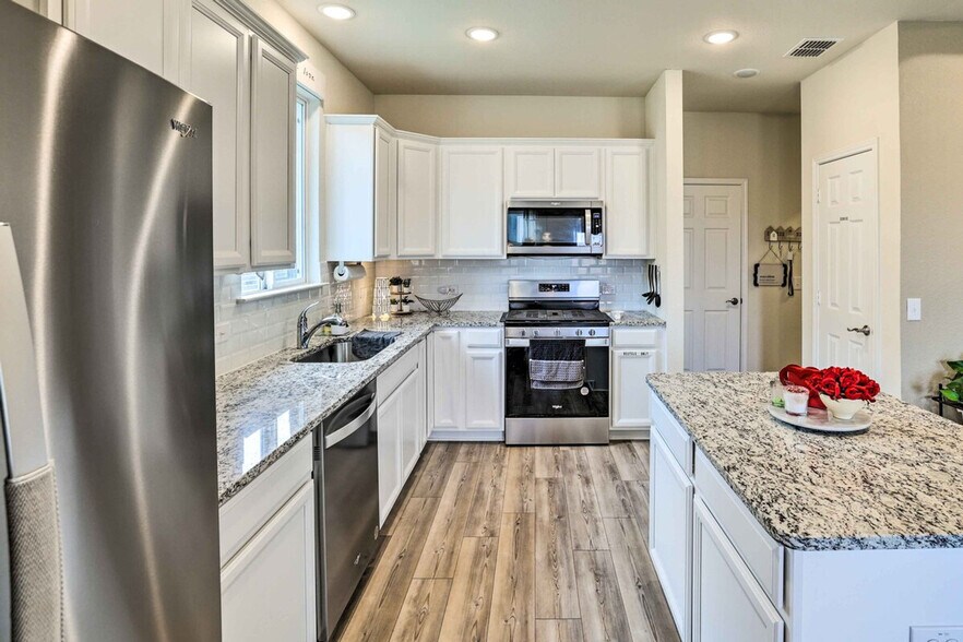 Building Photo - 1129 Bluespire Dr