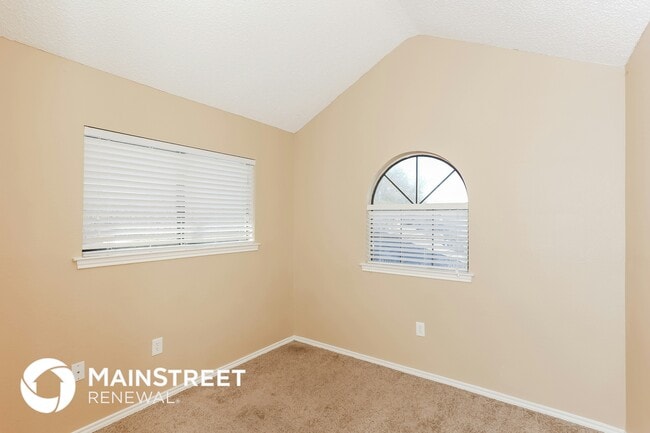 Building Photo - 945 Thorton Dr