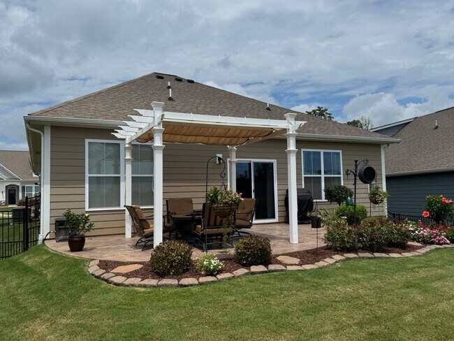 Building Photo - Beautiful 4 Bedroom Single Family Home