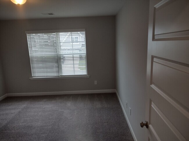 Building Photo - 1031 Ashcroft Cir