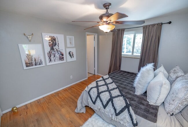 Building Photo - Amazing 3 bed/3 bath rental.  New Flooring!!  Solar Panels!!