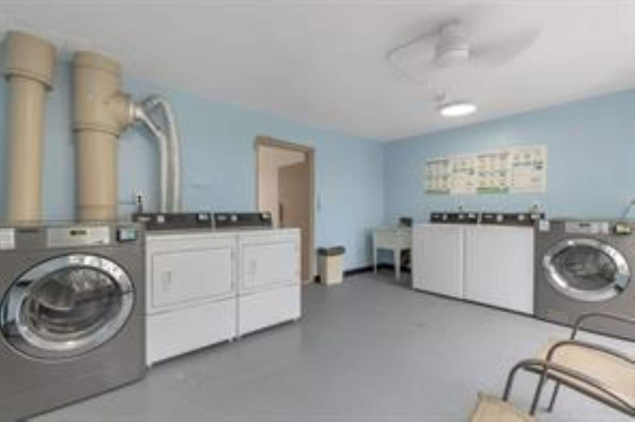 Building Photo - 3040 NE 16th Ave