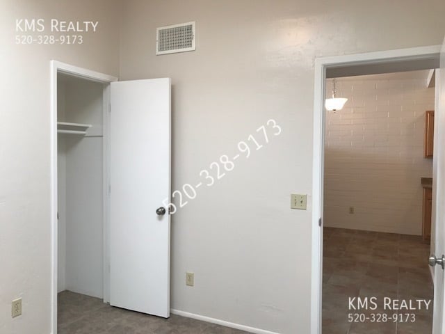Building Photo - 4 bedroom 2 baths Town house - Drexel Road...