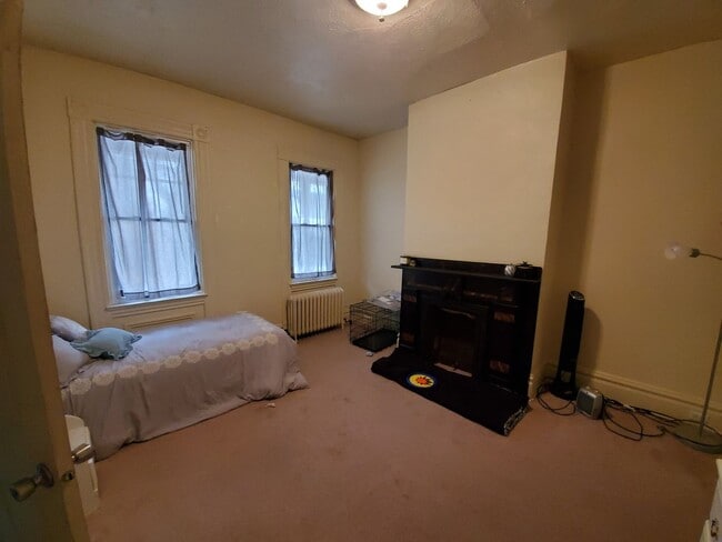 Building Photo - Available July 2026 - 4 Bedroom Home w/ Off-street Parking and Spacious Deck!