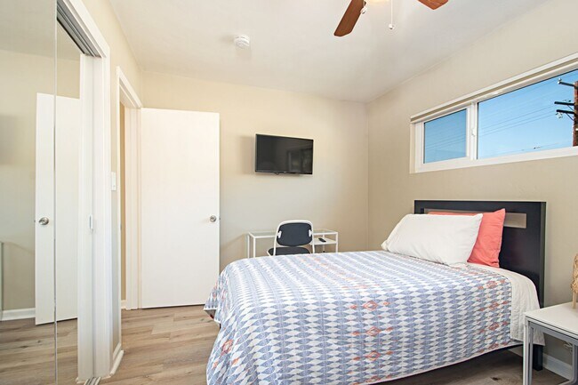 Building Photo - Beautiful 2 beds 1 bath apartment in Point Loma