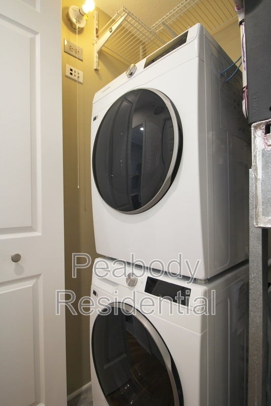 Building Photo - 1956 Villaridge Dr