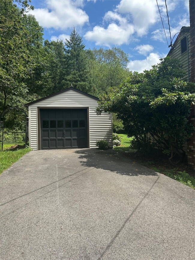 Building Photo - 1406 NY-82