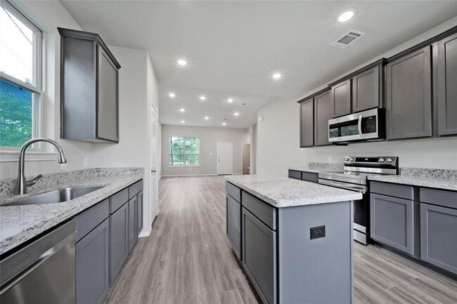 Building Photo - 507 Navajo Dr