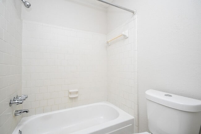 Building Photo - 6906 Grant Dr