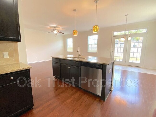 Building Photo - 8145 Ronda Dr