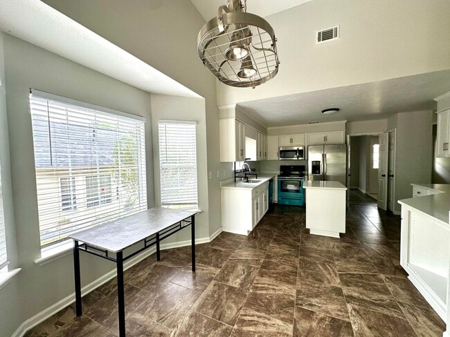 Building Photo - 945 Hunting Horn Wy