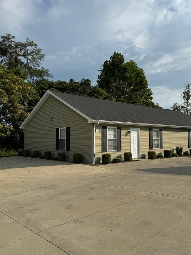 Building Photo - 143 School Side Dr