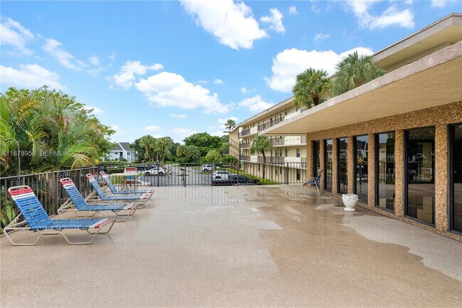 Building Photo - 9355 SW 8th St